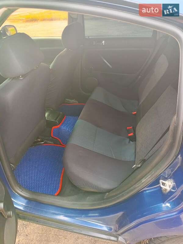 Седан Volkswagen Passat 1999 в Києві