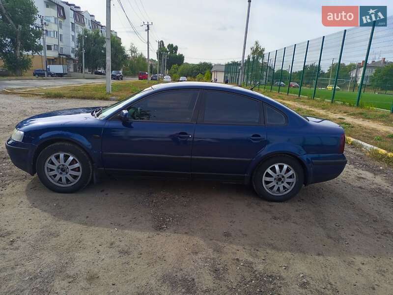 Седан Volkswagen Passat 1999 в Києві
