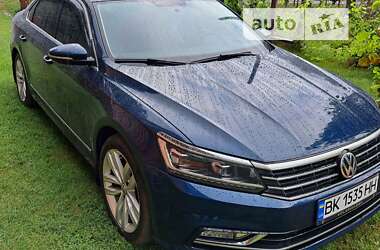 Седан Volkswagen Passat 2018 в Ровно