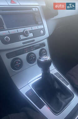 Универсал Volkswagen Passat 2007 в Остроге