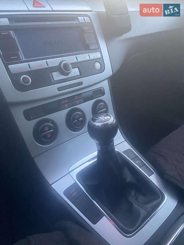 Универсал Volkswagen Passat 2007 в Остроге