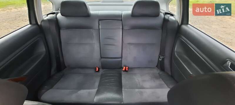 Седан Volkswagen Passat 2005 в Бориславе