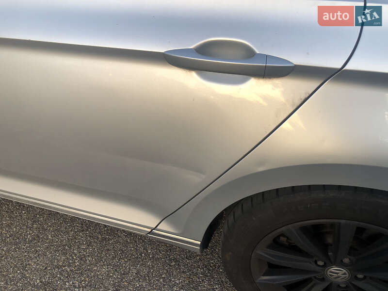 Универсал Volkswagen Passat 2015 в Киеве