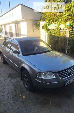 Седан Volkswagen Passat 2002 в Каневе