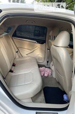 Седан Volkswagen Passat 2015 в 