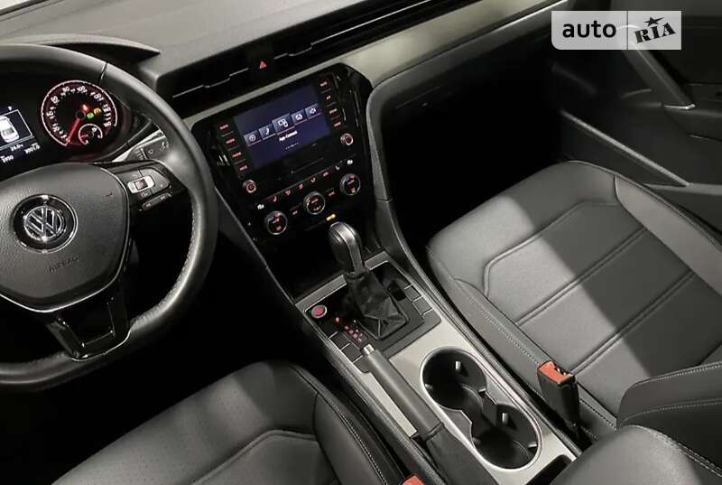 Седан Volkswagen Passat 2020 в Киеве