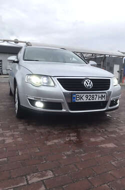 Універсал Volkswagen Passat 2010 в Сарнах