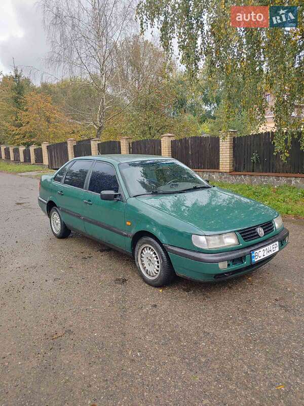 Седан Volkswagen Passat 1995 в Львові