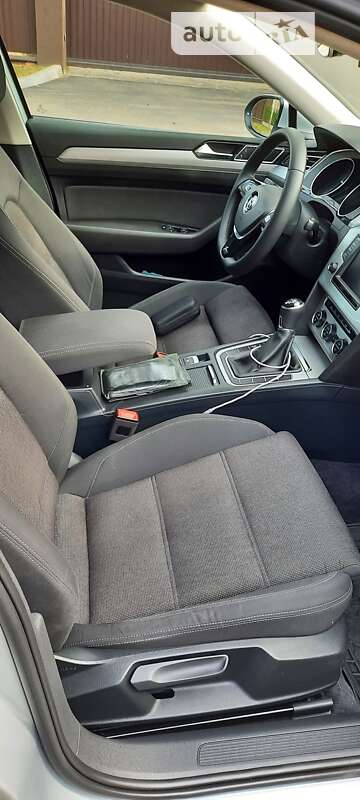 Універсал Volkswagen Passat 2015 в Ірпені