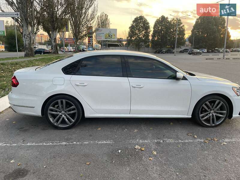 Седан Volkswagen Passat 2018 в Днепре