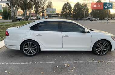 Седан Volkswagen Passat 2018 в Днепре