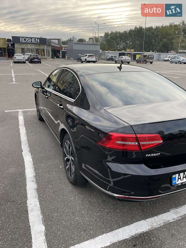 Седан Volkswagen Passat 2018 в Києві