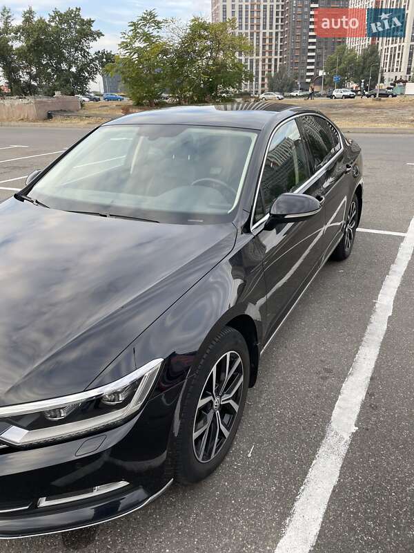 Седан Volkswagen Passat 2018 в Києві