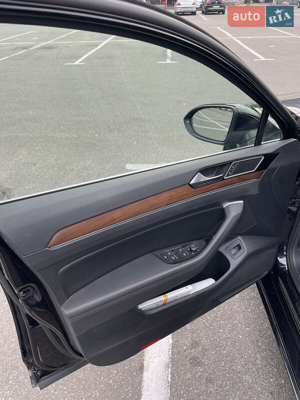 Седан Volkswagen Passat 2018 в Києві