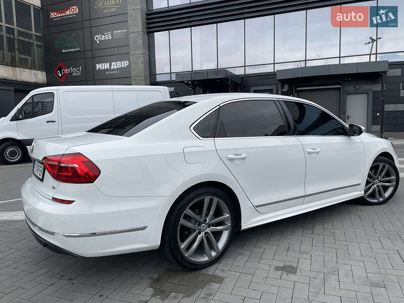 Седан Volkswagen Passat 2016 в Ивано-Франковске