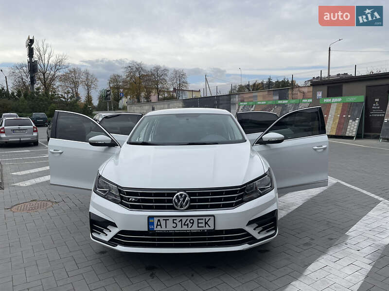 Седан Volkswagen Passat 2016 в Ивано-Франковске
