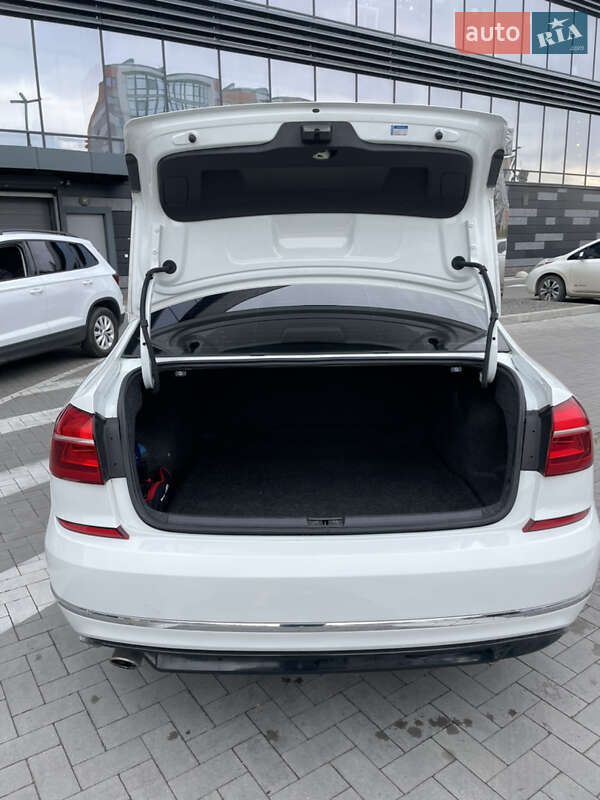Седан Volkswagen Passat 2016 в Ивано-Франковске
