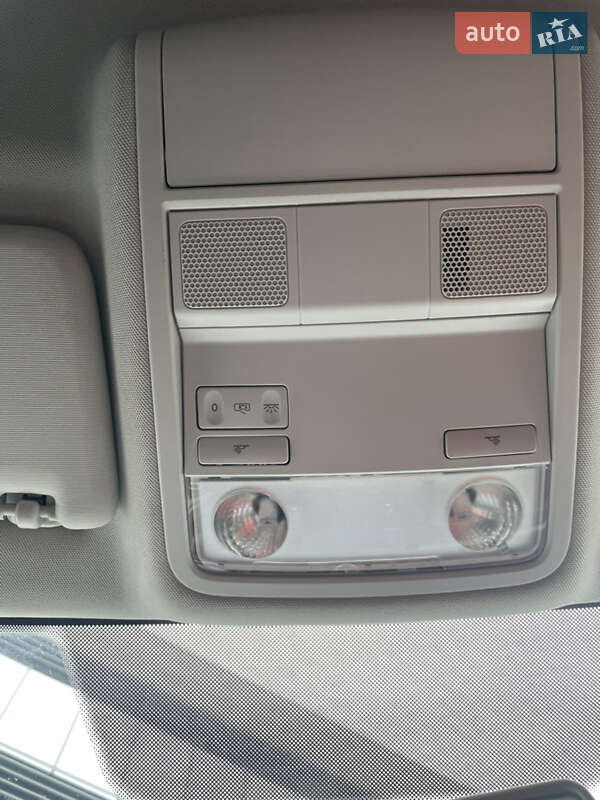 Седан Volkswagen Passat 2016 в Ивано-Франковске