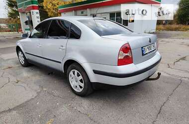 Седан Volkswagen Passat 2001 в Гадяче