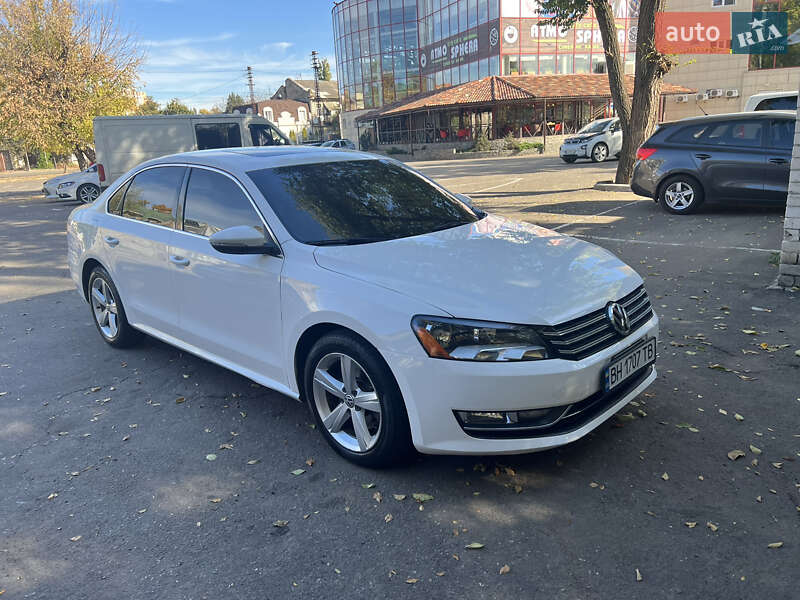 Седан Volkswagen Passat 2012 в Николаеве