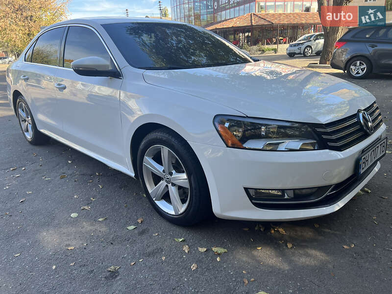 Седан Volkswagen Passat 2012 в Николаеве