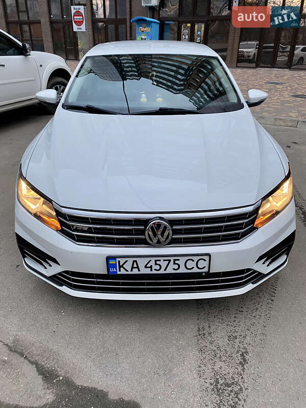 Седан Volkswagen Passat 2017 в Кропивницком