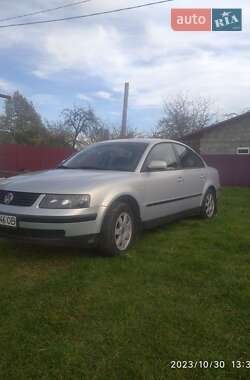 Седан Volkswagen Passat 1999 в Каменке-Бугской