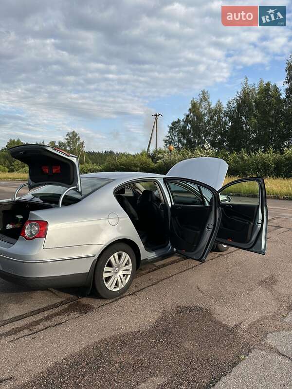 Седан Volkswagen Passat 2007 в Житомире