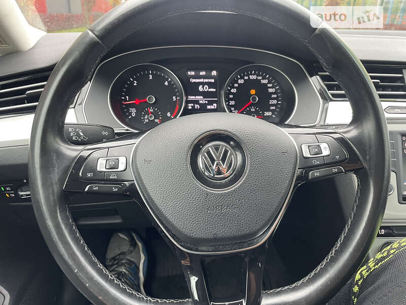 Универсал Volkswagen Passat 2016 в Киеве