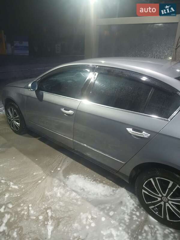 Седан Volkswagen Passat 2005 в Івано-Франківську