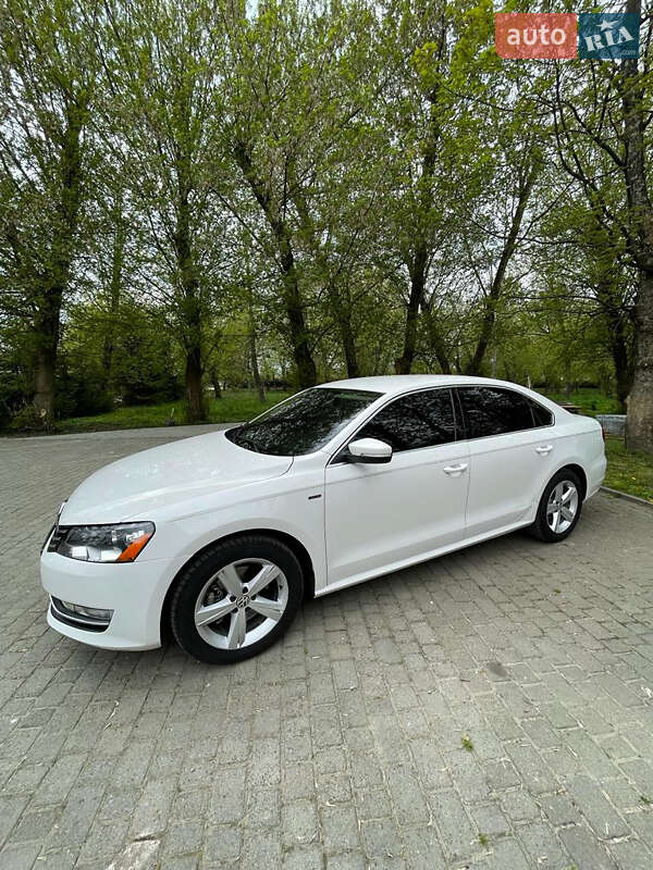 Седан Volkswagen Passat 2015 в Львове