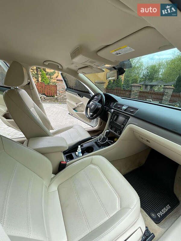 Седан Volkswagen Passat 2015 в Львове
