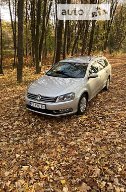 Универсал Volkswagen Passat 2012 в Кельменцах