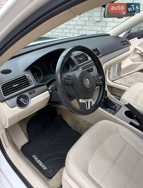 Седан Volkswagen Passat 2013 в Корсуне-Шевченковском фото 3 Седан Volkswagen Passat 2013 в Корсуне-Шевченковском