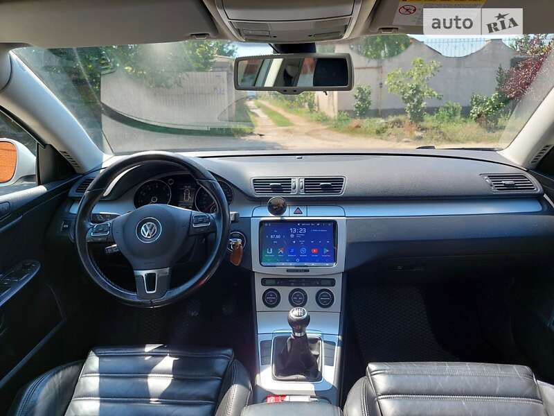 Універсал Volkswagen Passat 2009 в Одесі
