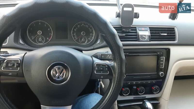 Седан Volkswagen Passat 2012 в Новоукраїнці