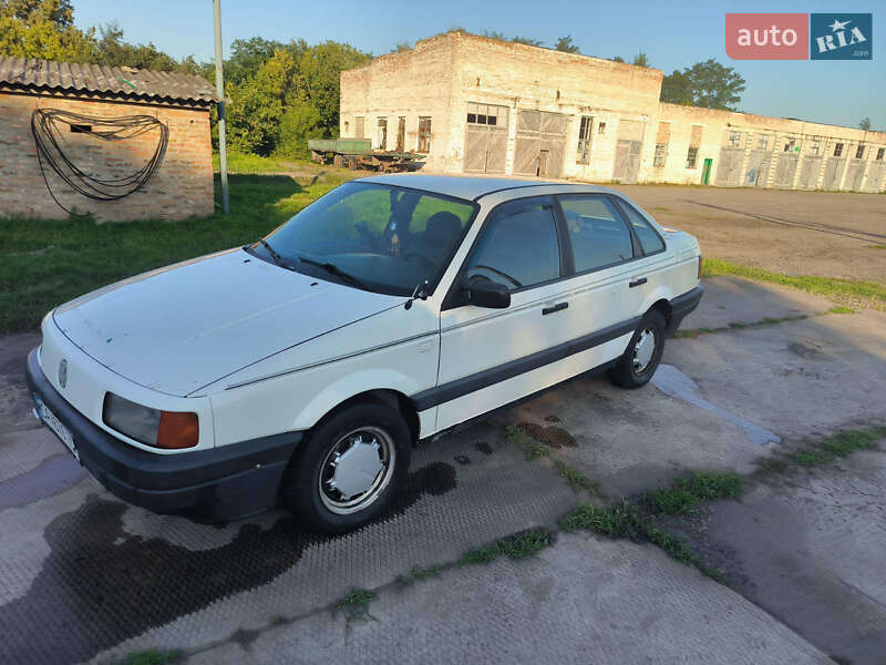 Седан Volkswagen Passat 1990 в Драбове