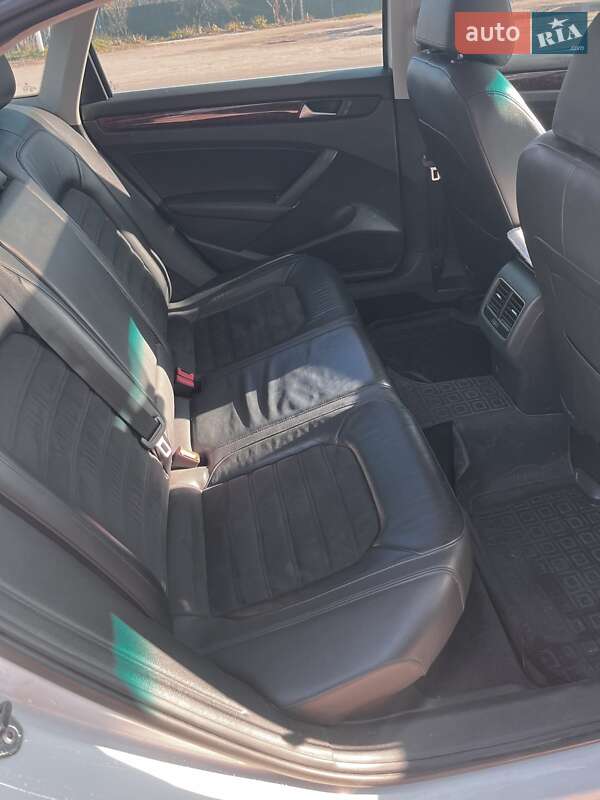 Седан Volkswagen Passat 2013 в Києві