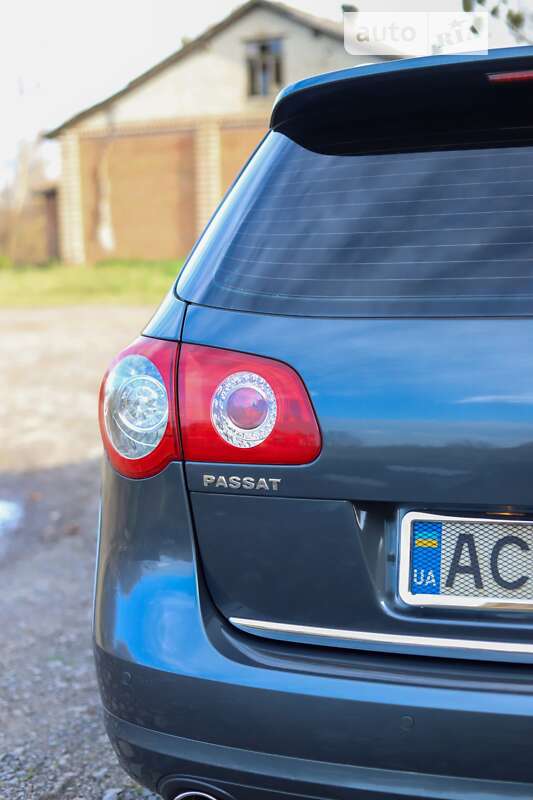 Універсал Volkswagen Passat 2010 в Луцьку