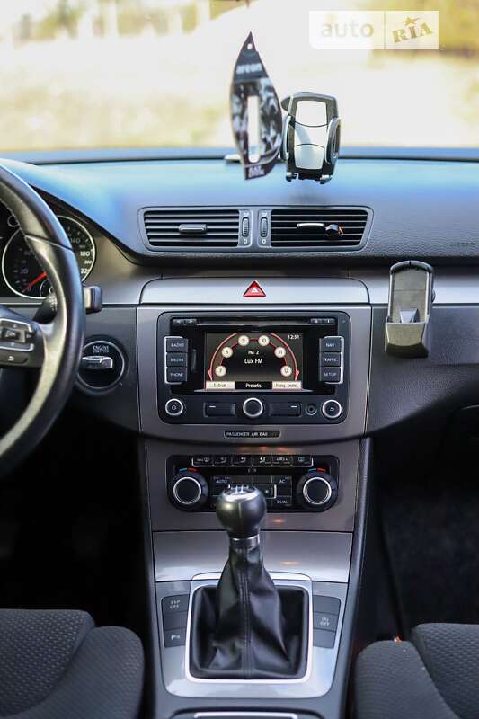 Універсал Volkswagen Passat 2010 в Луцьку
