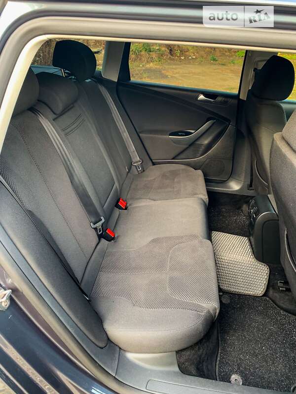 Універсал Volkswagen Passat 2010 в Луцьку