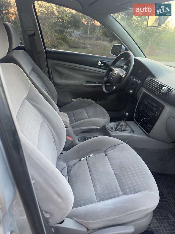 Універсал Volkswagen Passat 2000 в Харкові