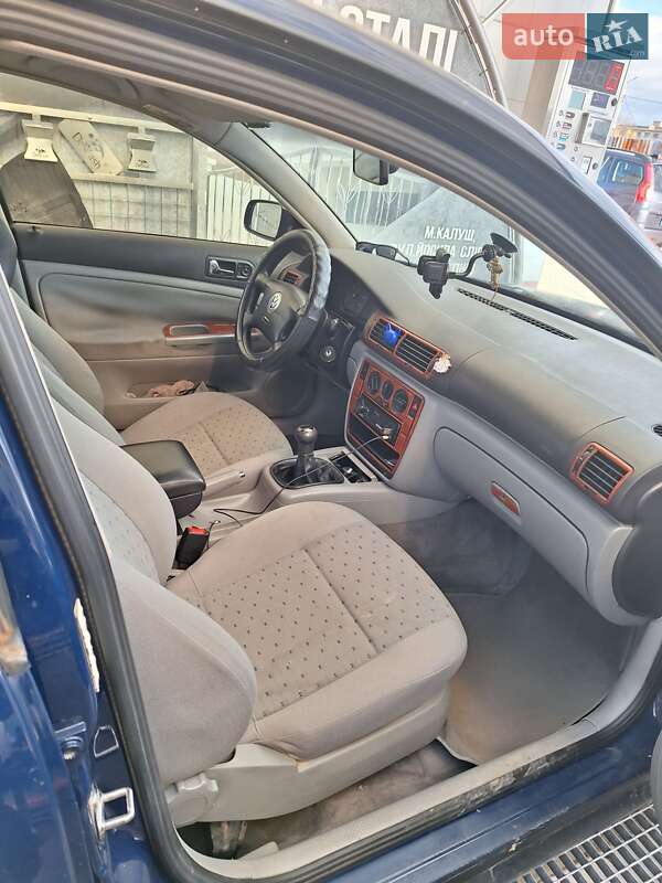 Седан Volkswagen Passat 1998 в Калуші