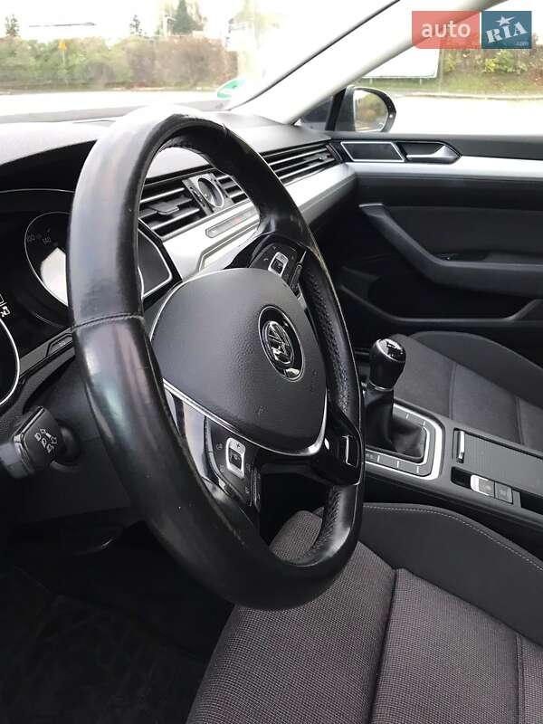 Универсал Volkswagen Passat 2015 в Львове