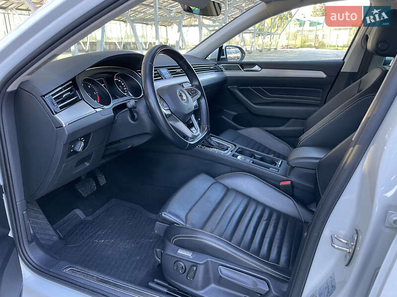 Универсал Volkswagen Passat 2019 в Львове
