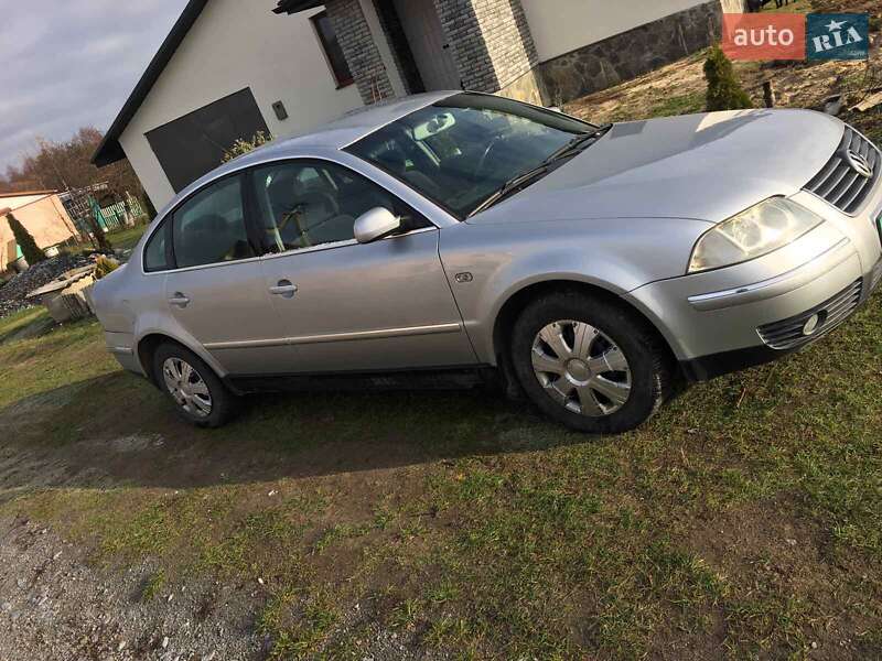 Седан Volkswagen Passat 2001 в Звягеле