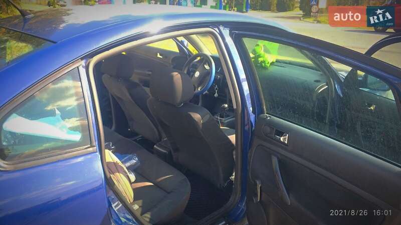 Седан Volkswagen Passat 2002 в Тячеві