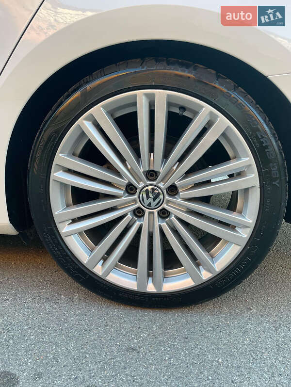 Седан Volkswagen Passat 2014 в Киеве