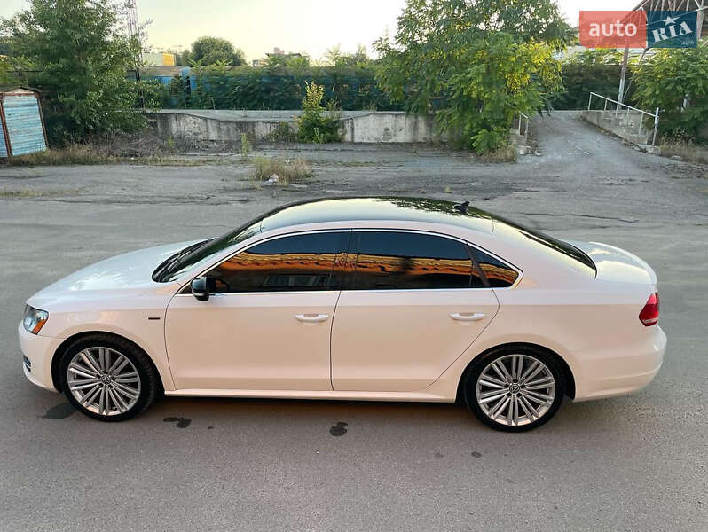 Седан Volkswagen Passat 2014 в Киеве