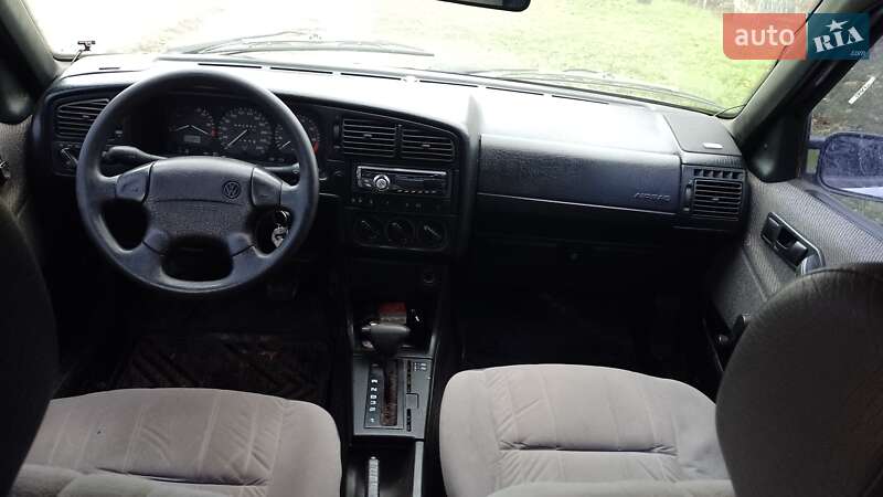 Седан Volkswagen Passat 1995 в Новоукраинке